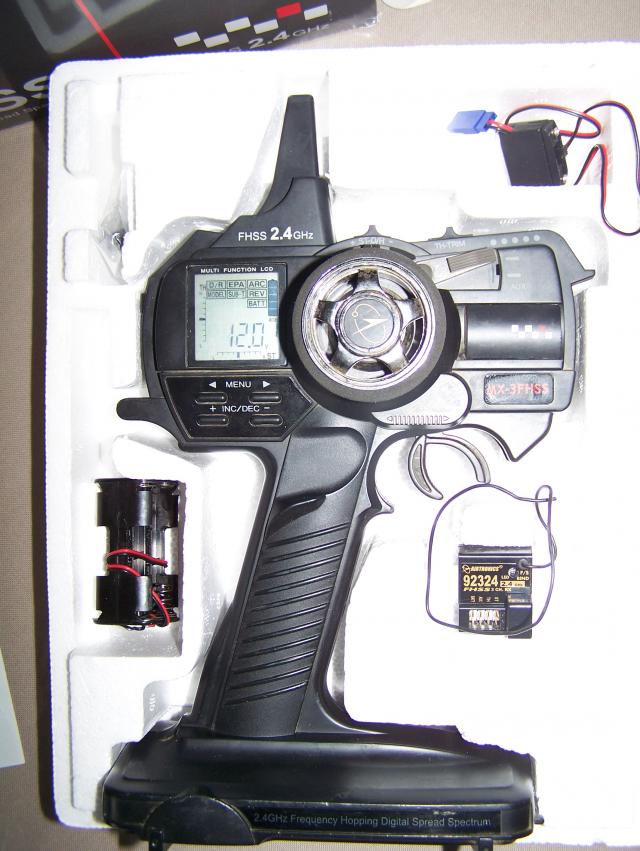 vds radio sanwa 2.4ghz urgent !! 100_3576-1878ccd