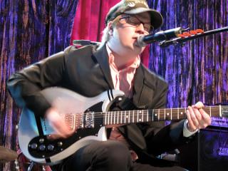 Image: 2207970156_stumponstage-abc920.jpg